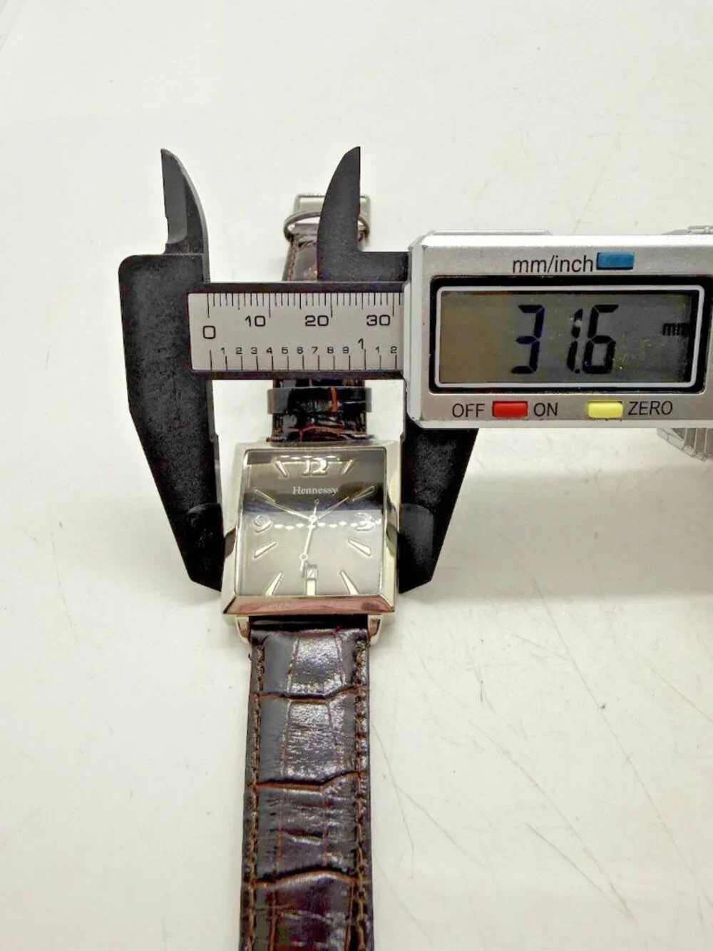 Hennessy Grande Champagne XO Cognac Men's Watch Silver Tone Brown Leather Date